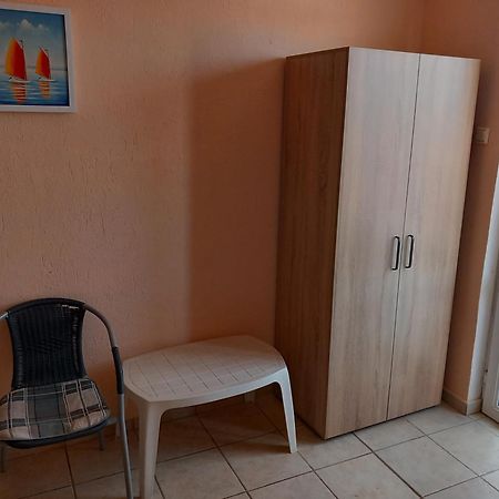 Къща За Гости Семейство Маврови Hotell Rezovo Exteriör bild
