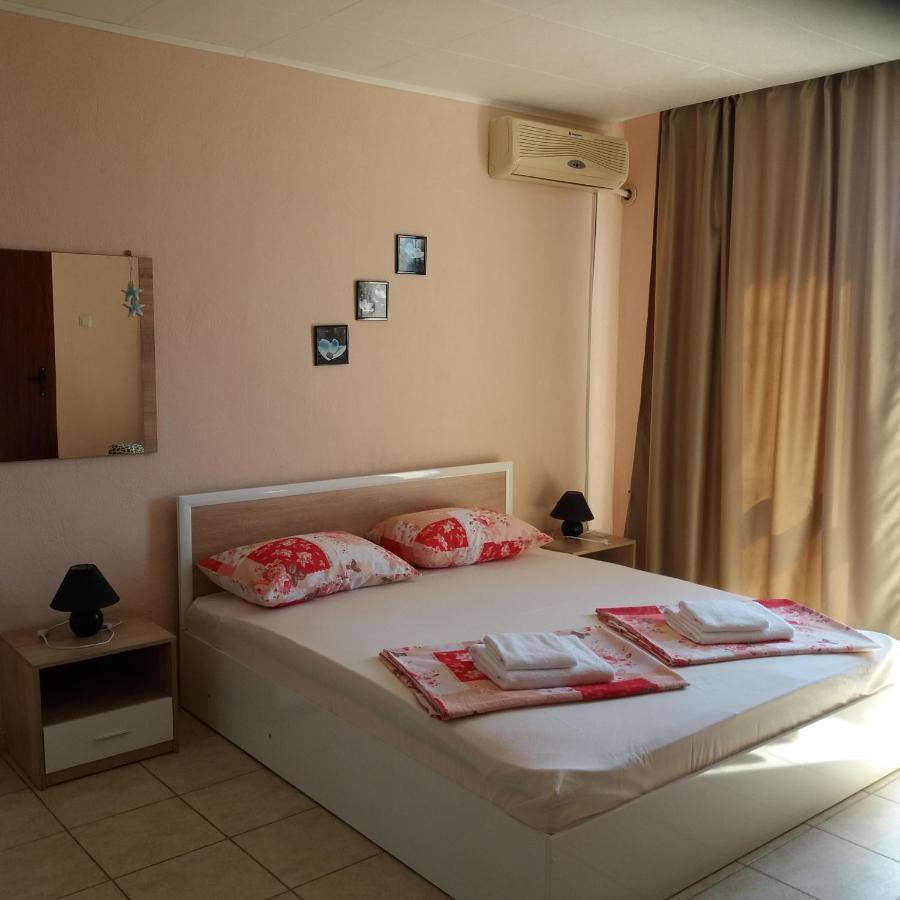 Къща За Гости Семейство Маврови Hotell Rezovo Exteriör bild