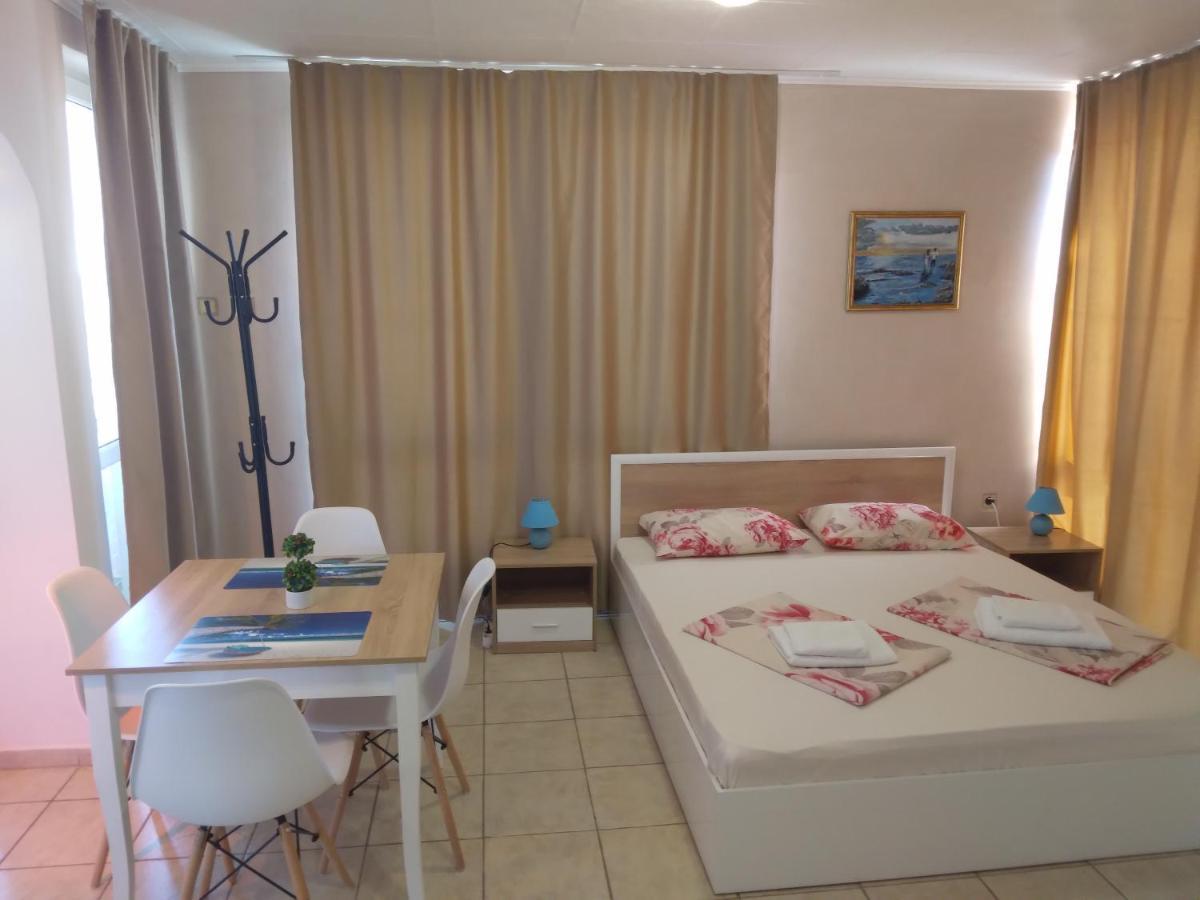 Къща За Гости Семейство Маврови Hotell Rezovo Exteriör bild