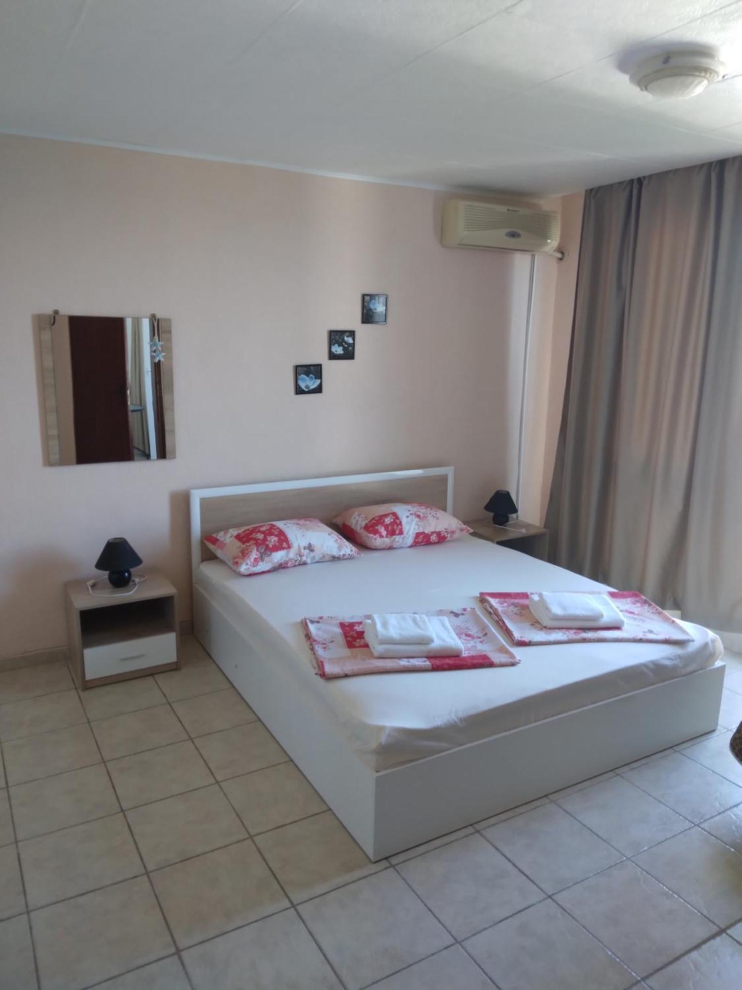 Къща За Гости Семейство Маврови Hotell Rezovo Exteriör bild